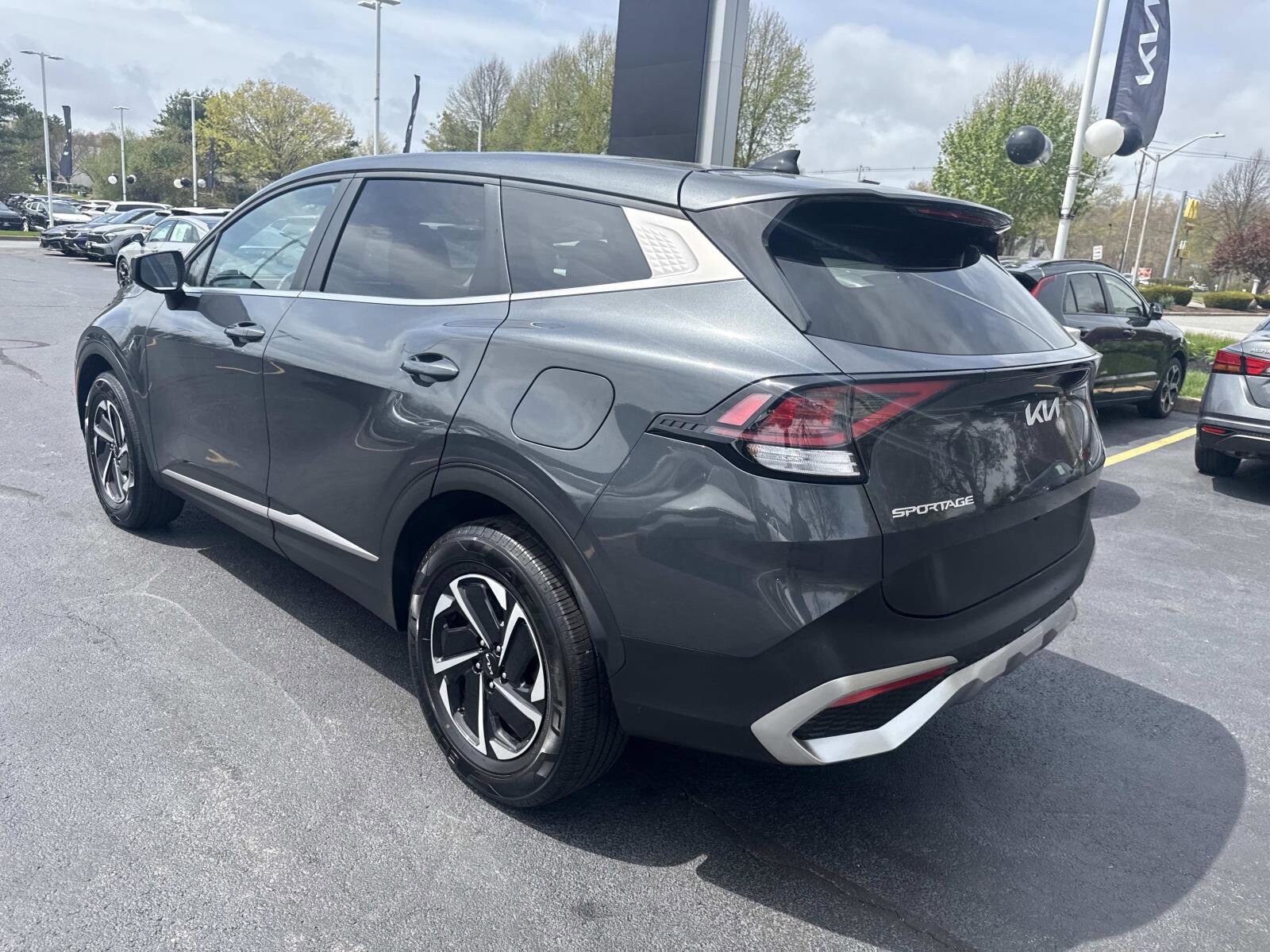Used 2023 Kia Sportage LX AWD/4WD image 3