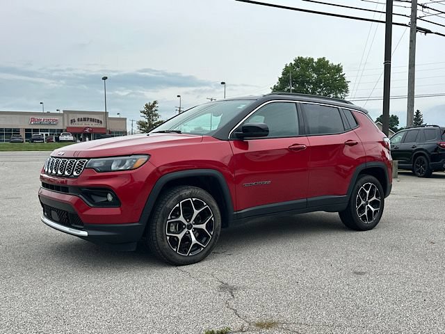 Used 2025 Jeep Compass Limited AWD/4WD image 2