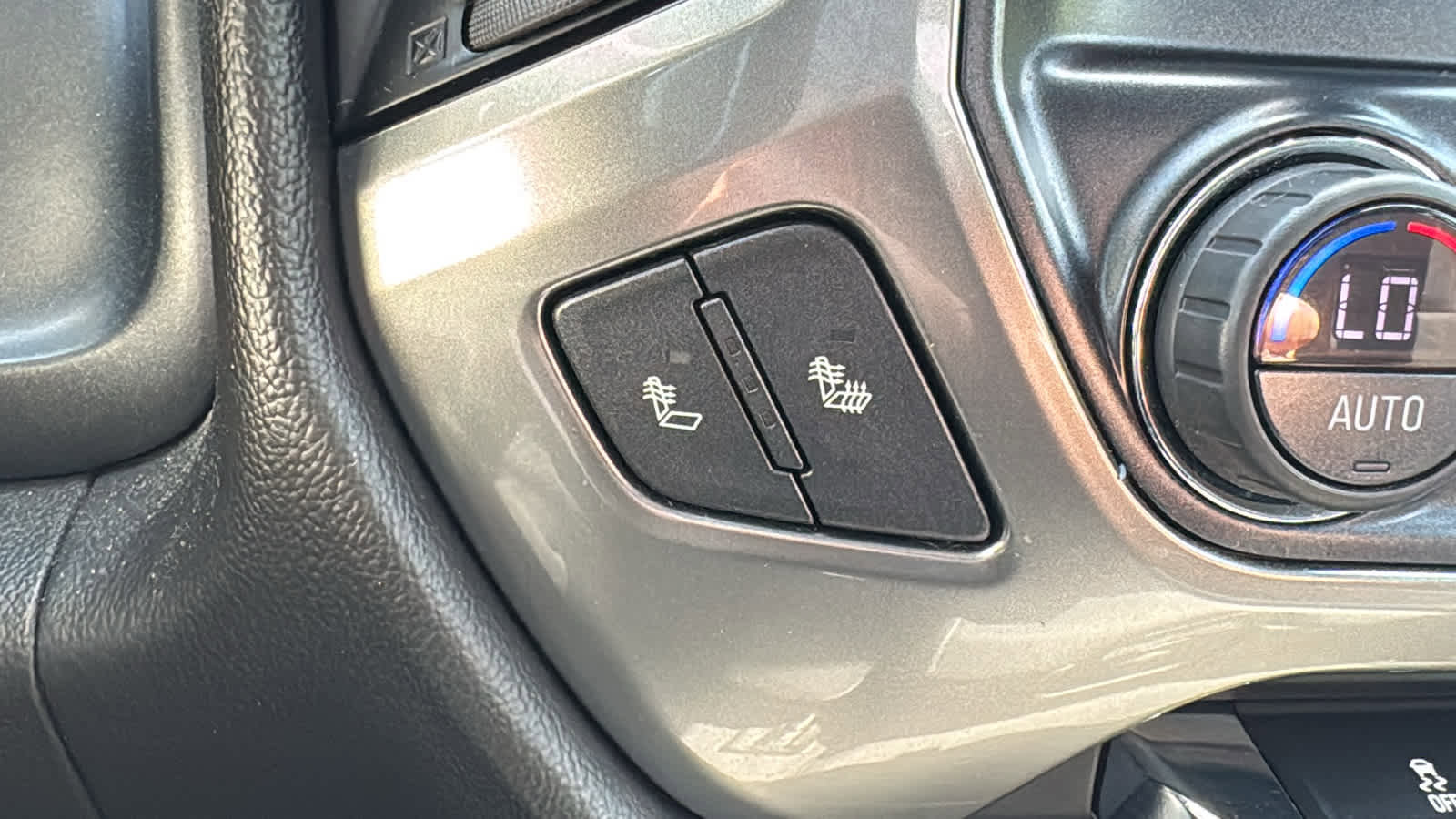 Certified 2018 Chevrolet Silverado 1500 LT w/ All Star Edition AWD/4WD image 17