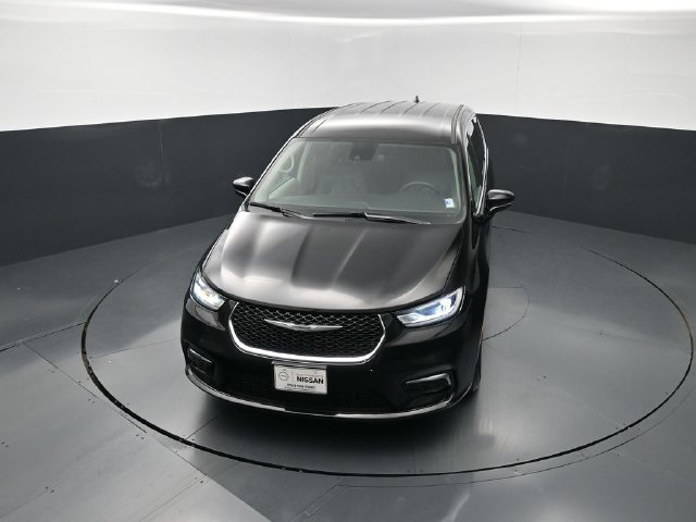 Used 2024 Chrysler Pacifica Touring-L FWD image 24