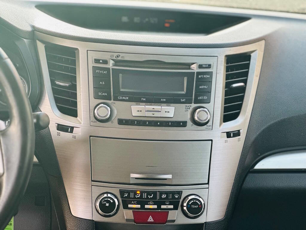 Used 2013 Subaru Outback 2.5i Premium AWD/4WD image 21