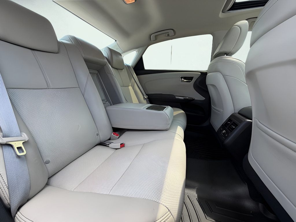 Used 2018 Toyota Avalon Limited w/ Carpet Mat Package FWD image 24