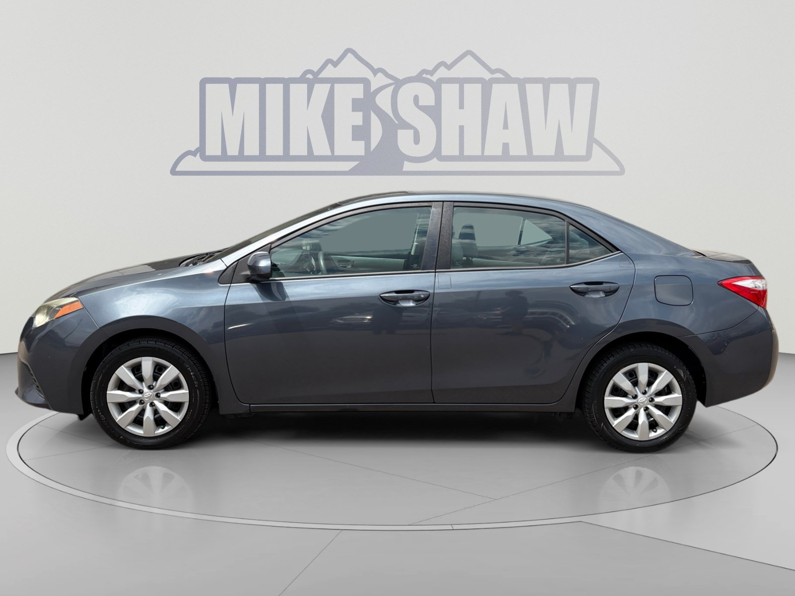 Used 2016 Toyota Corolla LE FWD image 2