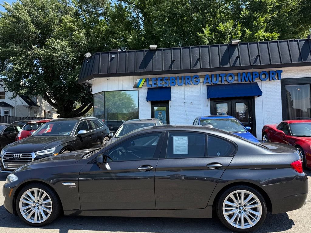 Used 2011 BMW 550i xDrive Sedan AWD/4WD image 4