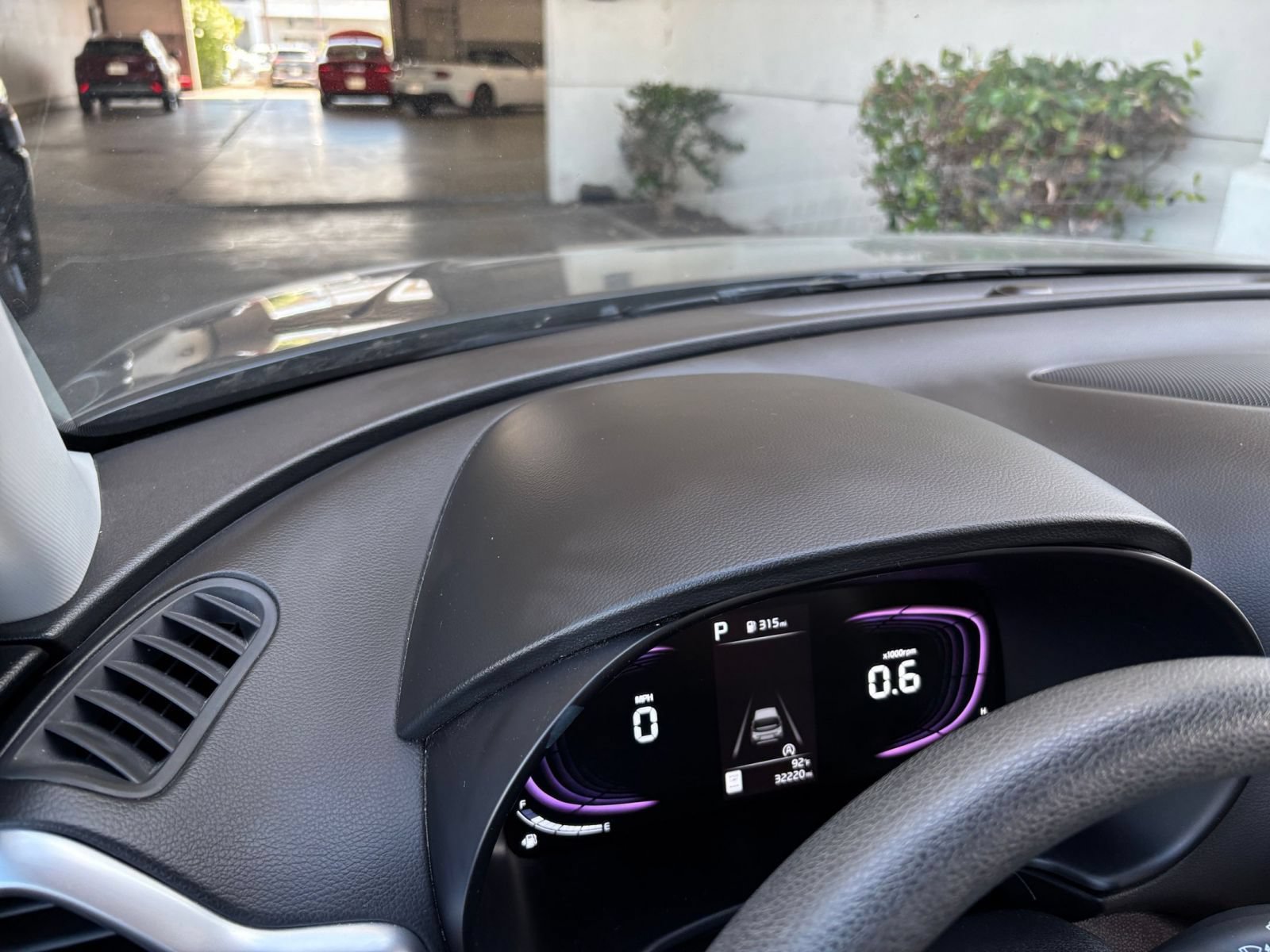 Used 2025 Kia Soul LX w/ LX Technology Package FWD image 28