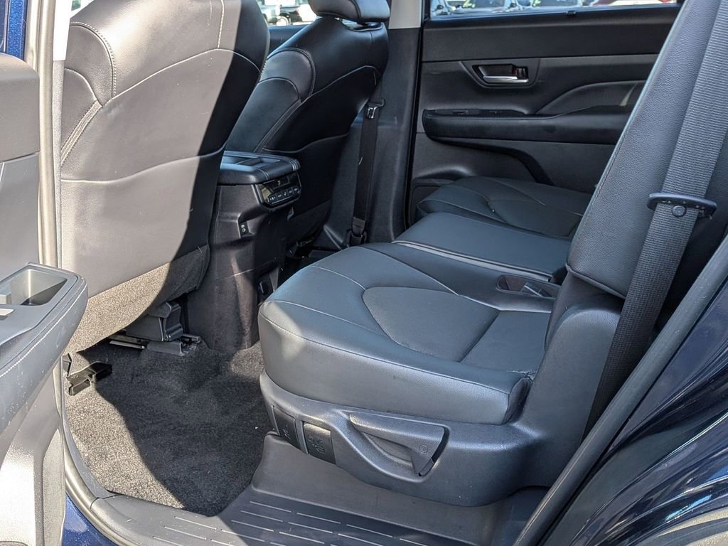 Used 2025 Toyota Grand Highlander AWD image 16