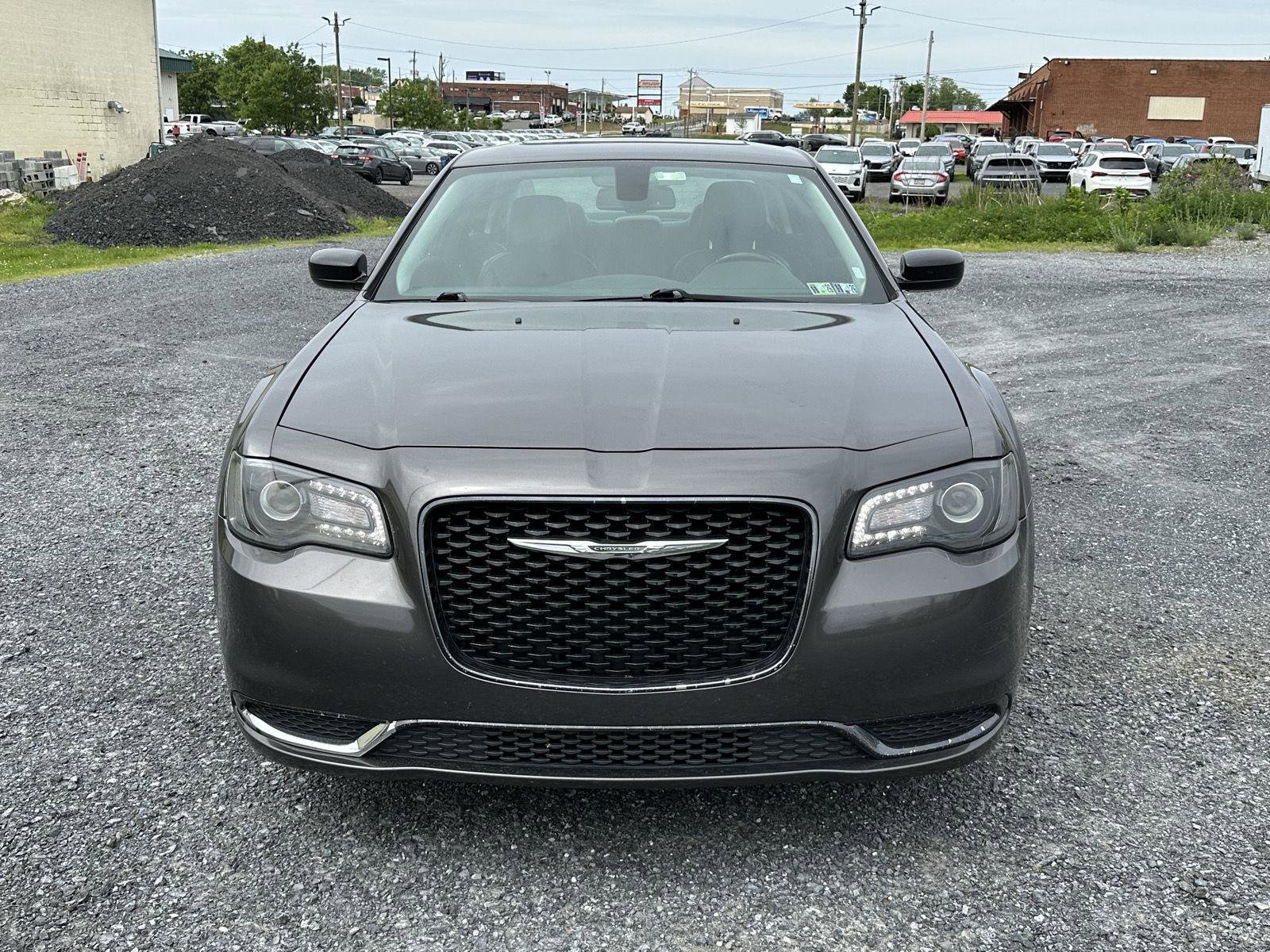 Used 2019 Chrysler 300 Touring w/ Sport Appearance Package AWD/4WD image 3