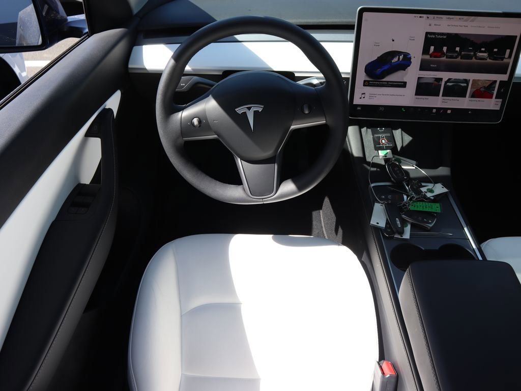 Used 2022 Tesla Model Y Long Range image 6