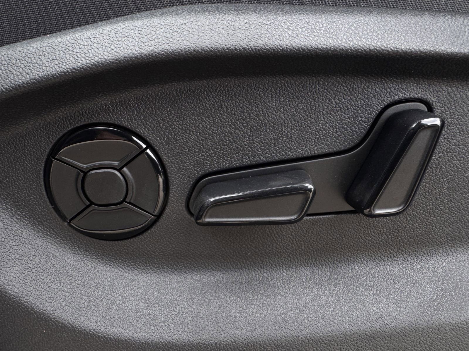 New 2026 Volkswagen Tiguan SE R-Line image 26