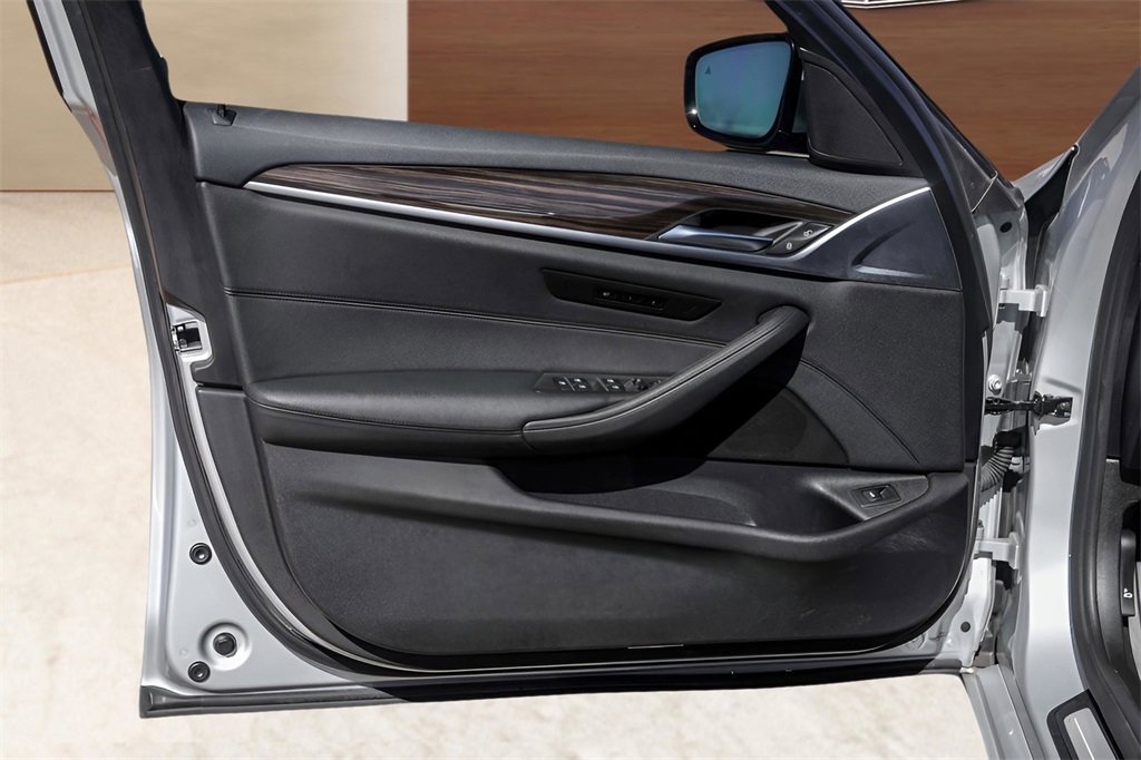Used 2019 BMW 530i w/ Convenience Package image 26