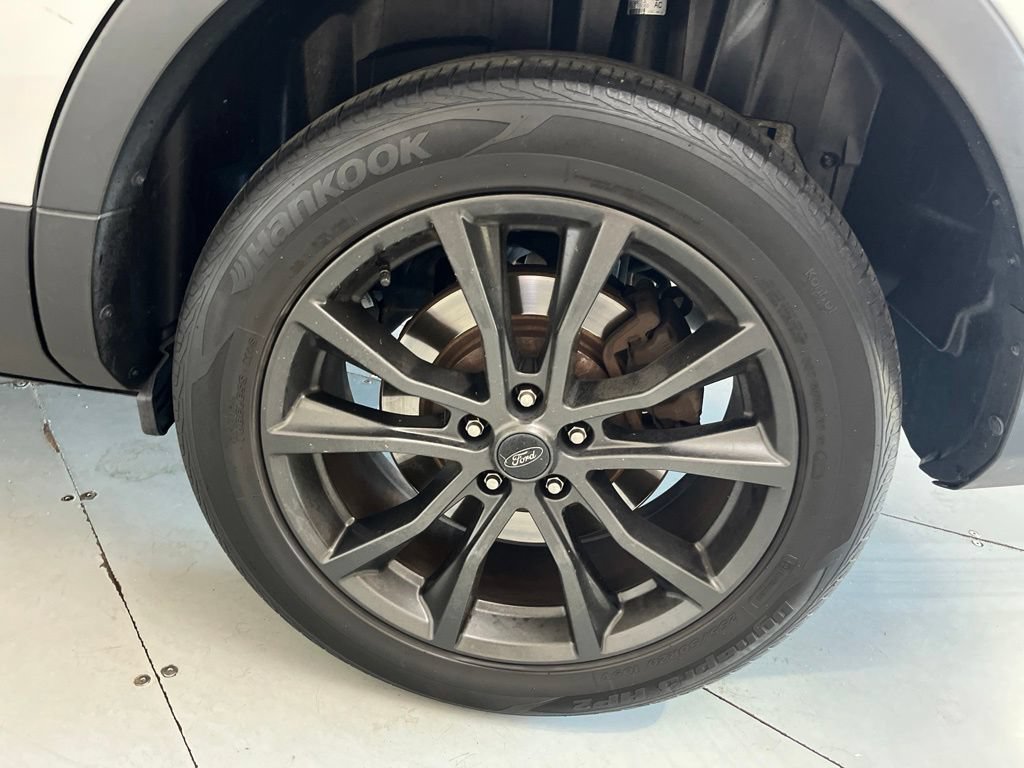 Used 2017 Ford Explorer XLT w/ Equipment Group 202A AWD/4WD image 15