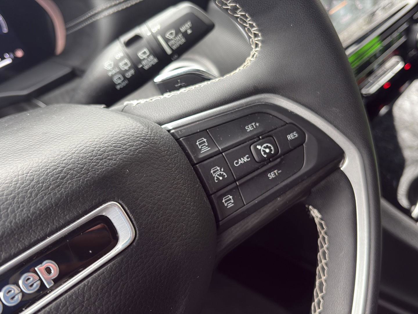Used 2023 Jeep Grand Cherokee Altitude AWD/4WD image 23