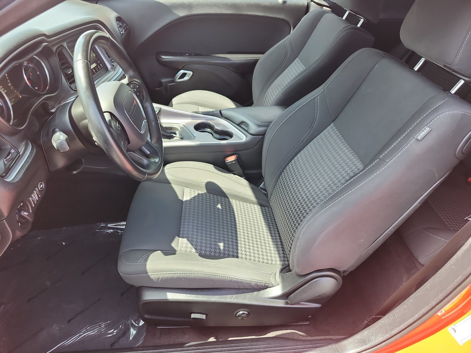 Used 2019 Dodge Challenger SXT RWD image 9