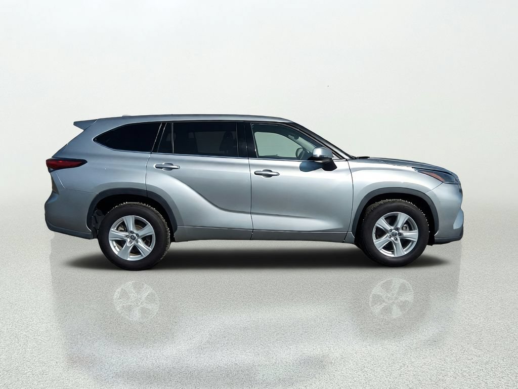 Used 2021 Toyota Highlander L FWD image 8