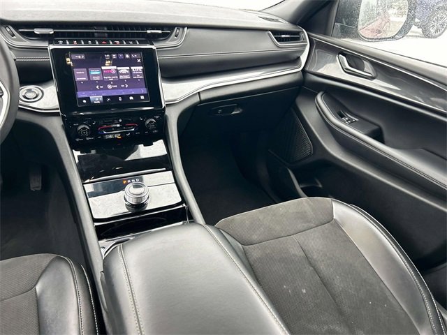 Used 2023 Jeep Grand Cherokee Altitude image 14