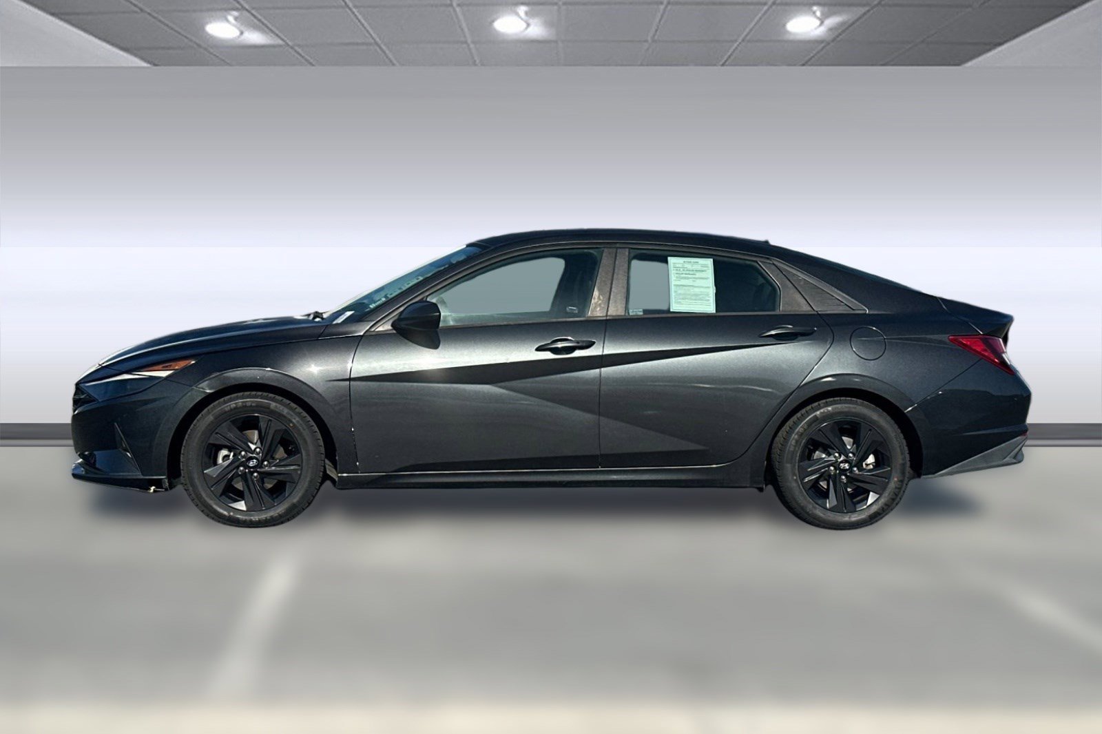 Used 2021 Hyundai Elantra SEL FWD image 2