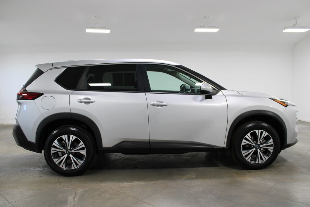 Used 2022 Nissan Rogue SV image 11