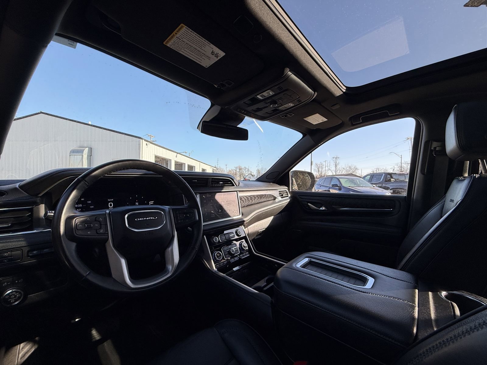 Used 2024 GMC Yukon XL Denali image 17