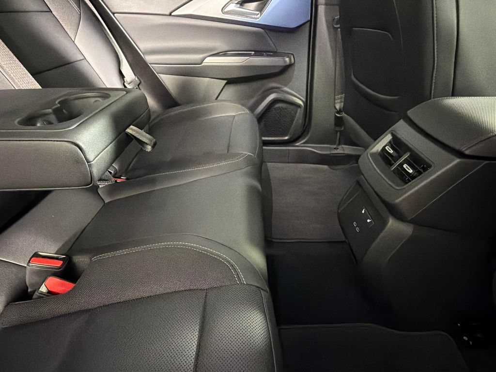 Certified 2024 Chevrolet Equinox EV LT FWD image 31