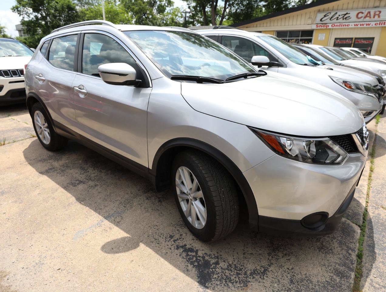 Used 2017 Nissan Rogue Sport SV AWD/4WD image 4