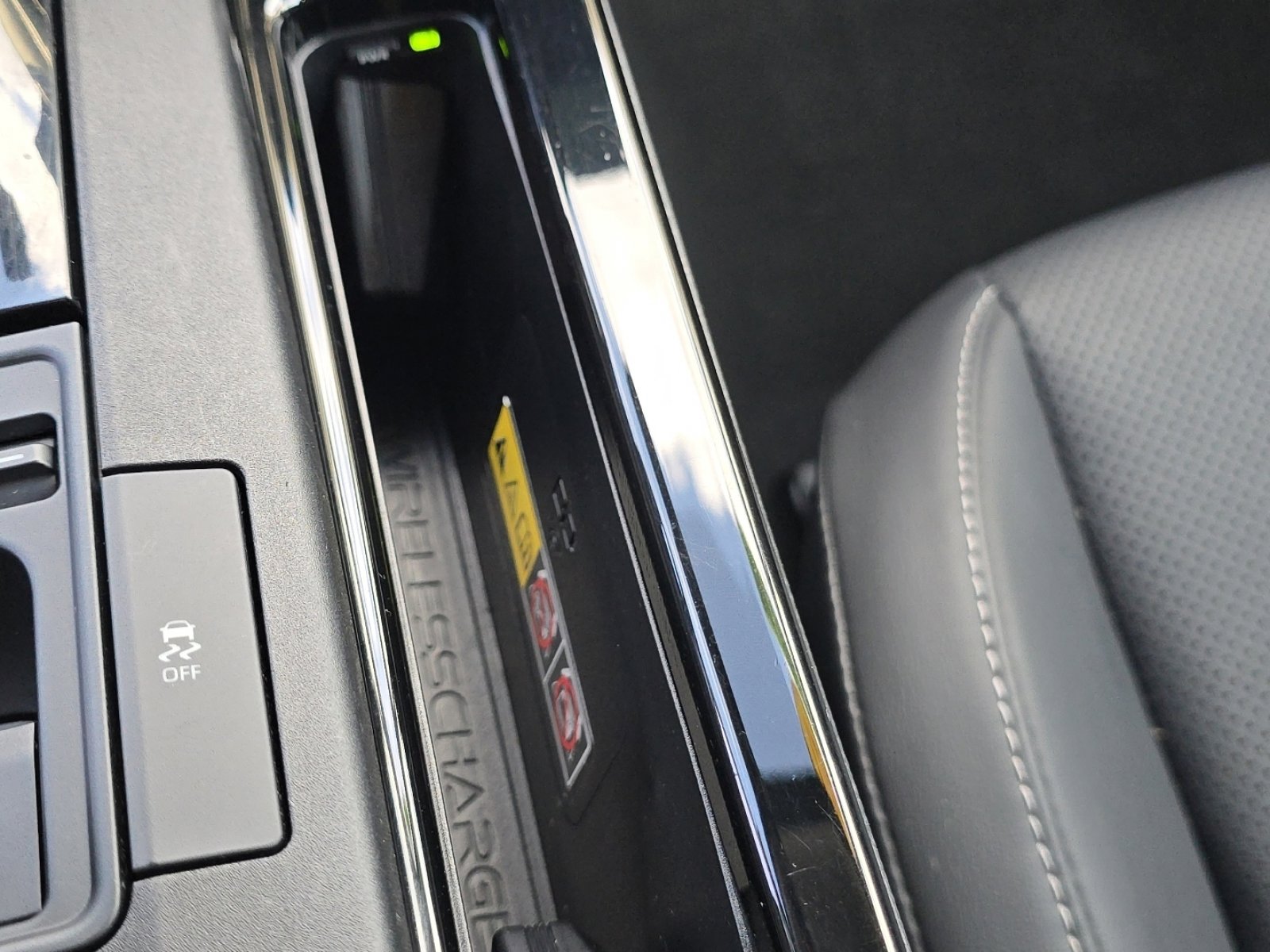 Used 2023 Toyota Prius XLE image 12