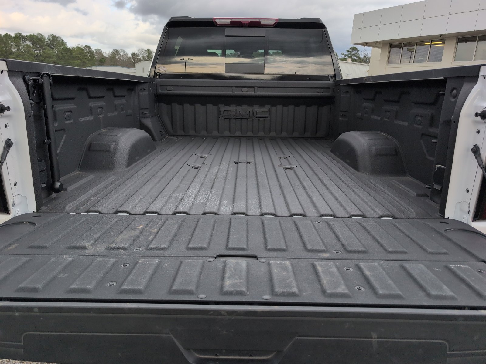 Used 2024 GMC Sierra 2500 SLT w/ SLT Premium Package image 5