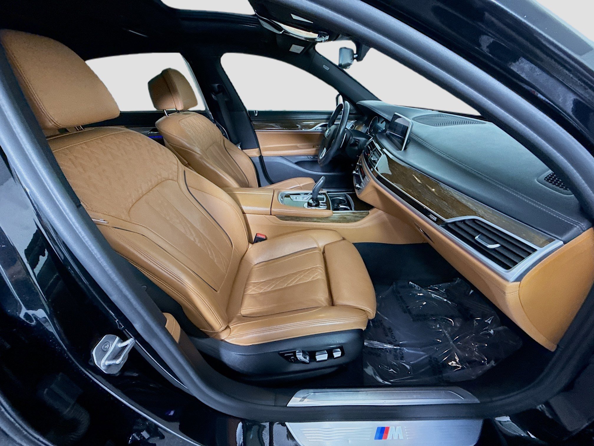 Used 2019 BMW 740i w/ Executive Package image 29