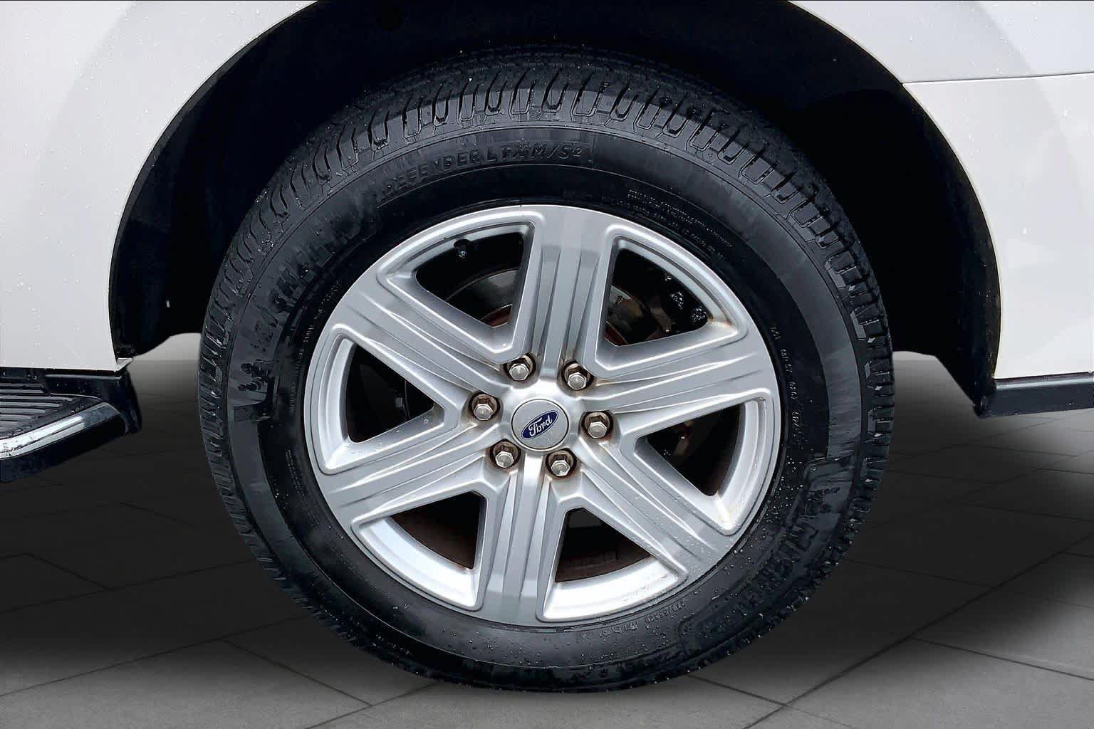 Used 2018 Ford Expedition XLT w/ Equipment Group 202A RWD image 9
