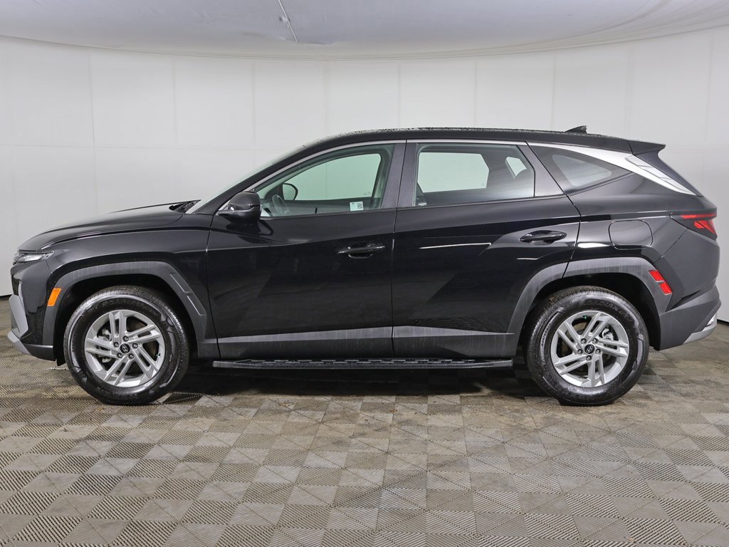 Certified 2025 Hyundai Tucson SE image 11