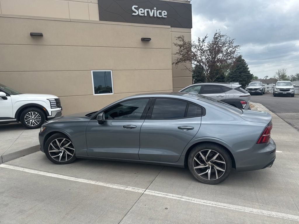 Used 2019 Volvo S60 T6 Momentum w/ Multimedia Package image 3