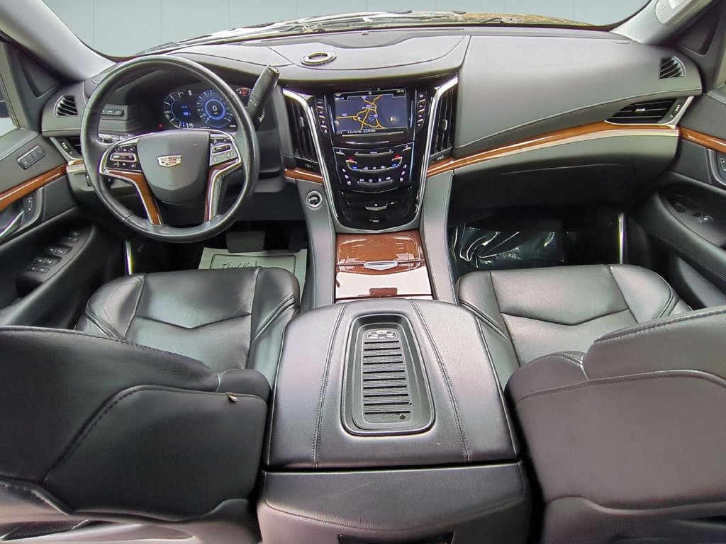 Used 2020 Cadillac Escalade Premium Luxury w/ LPO, Radiant Package AWD/4WD image 29