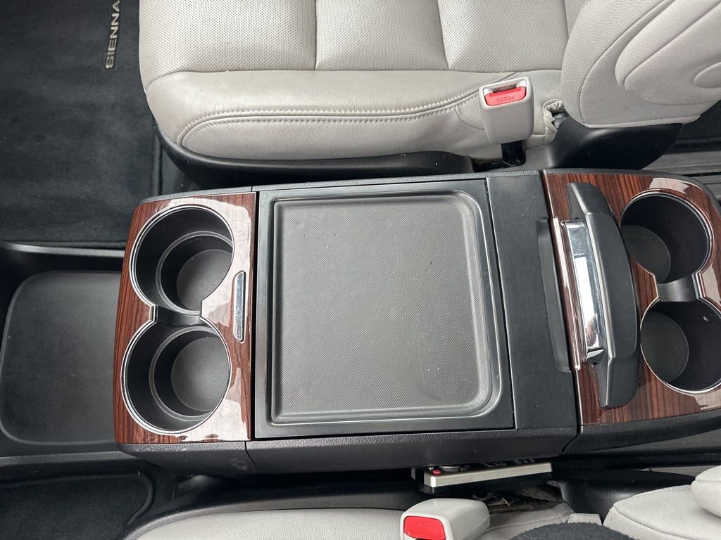 Used 2020 Toyota Sienna Limited Premium w/ Carpet Mat Package image 19