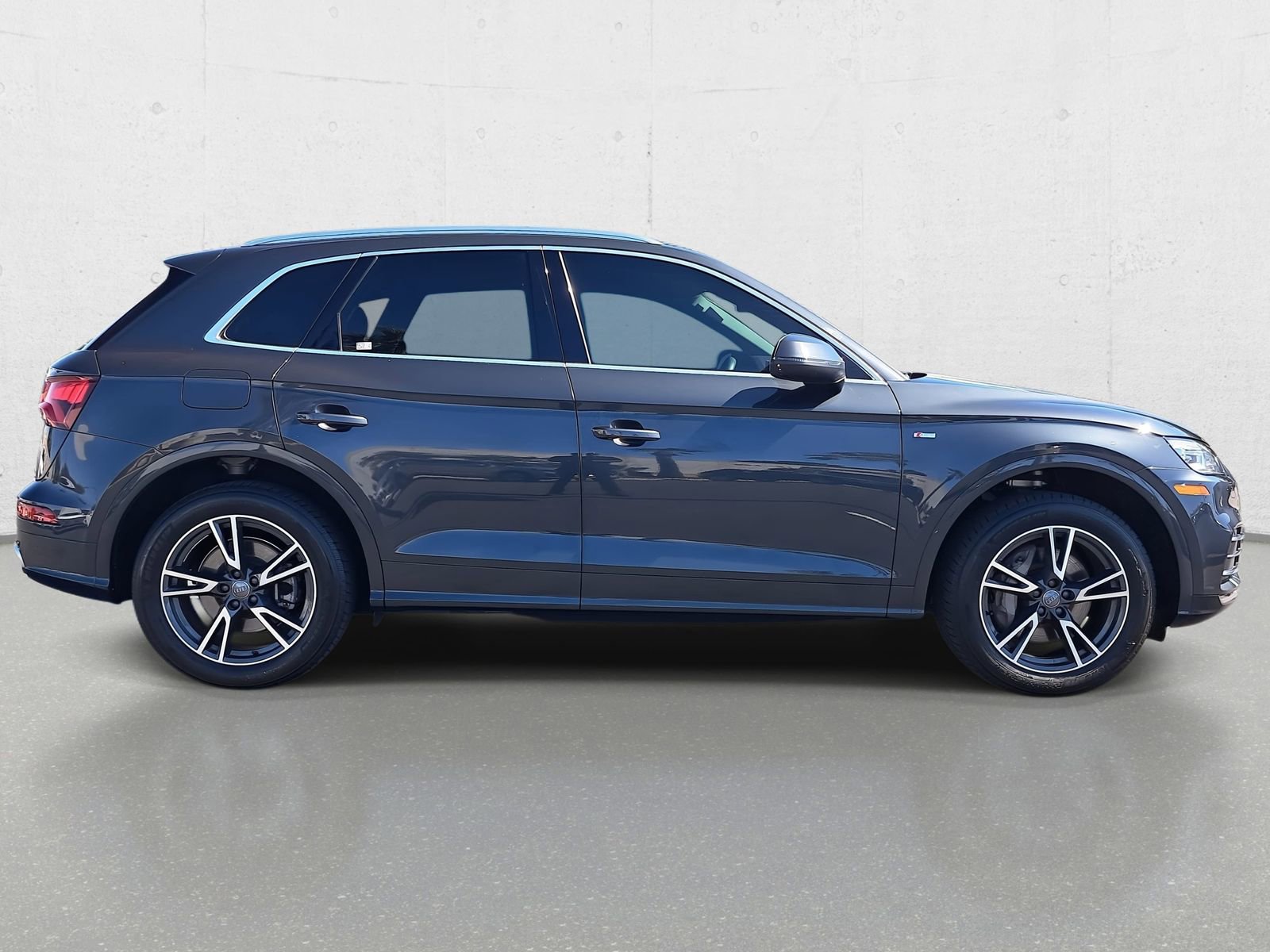 Used 2020 Audi Q5 e Premium w/ Convenience Package image 4