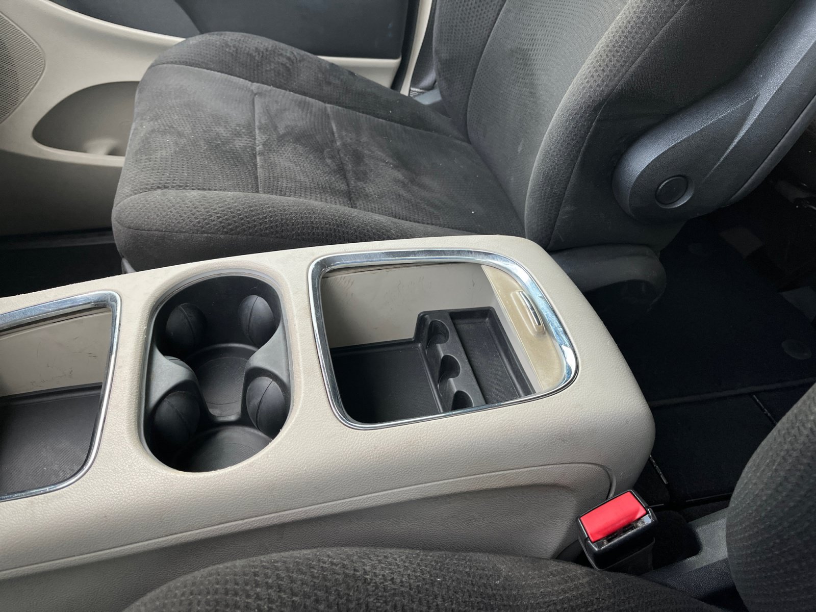 Used 2013 Dodge Grand Caravan SXT FWD image 26