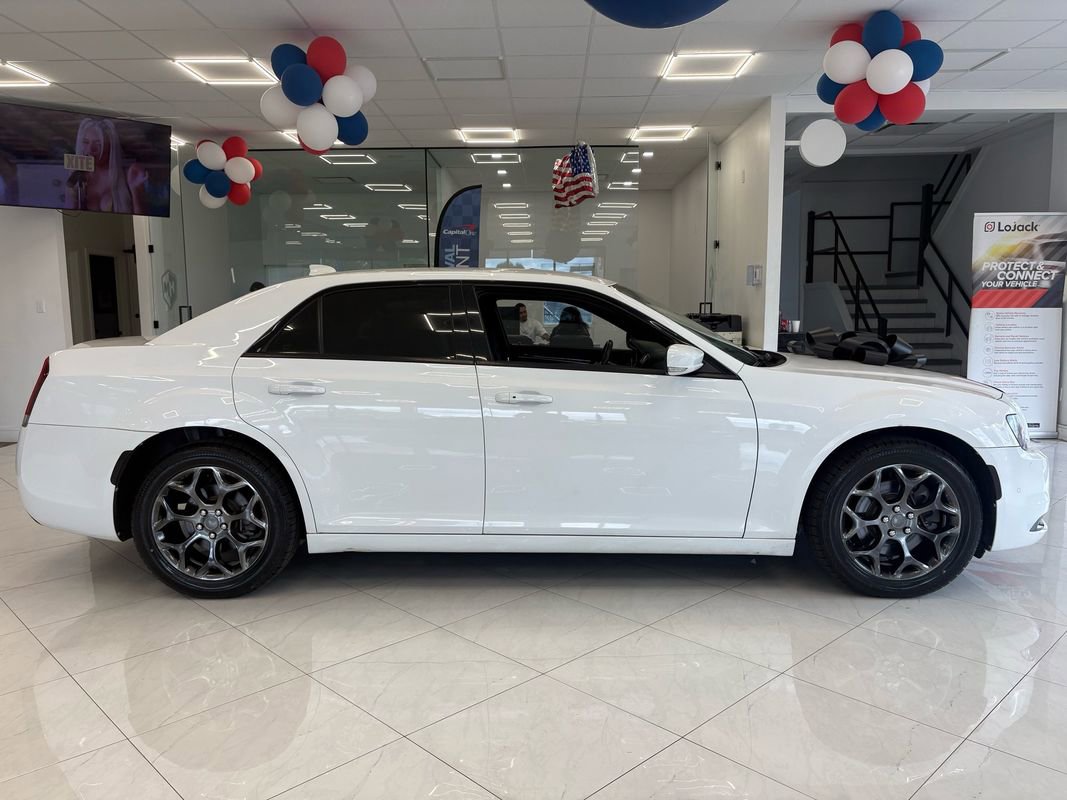 Used 2018 Chrysler 300 S w/ Safetytec Plus Group AWD/4WD image 5