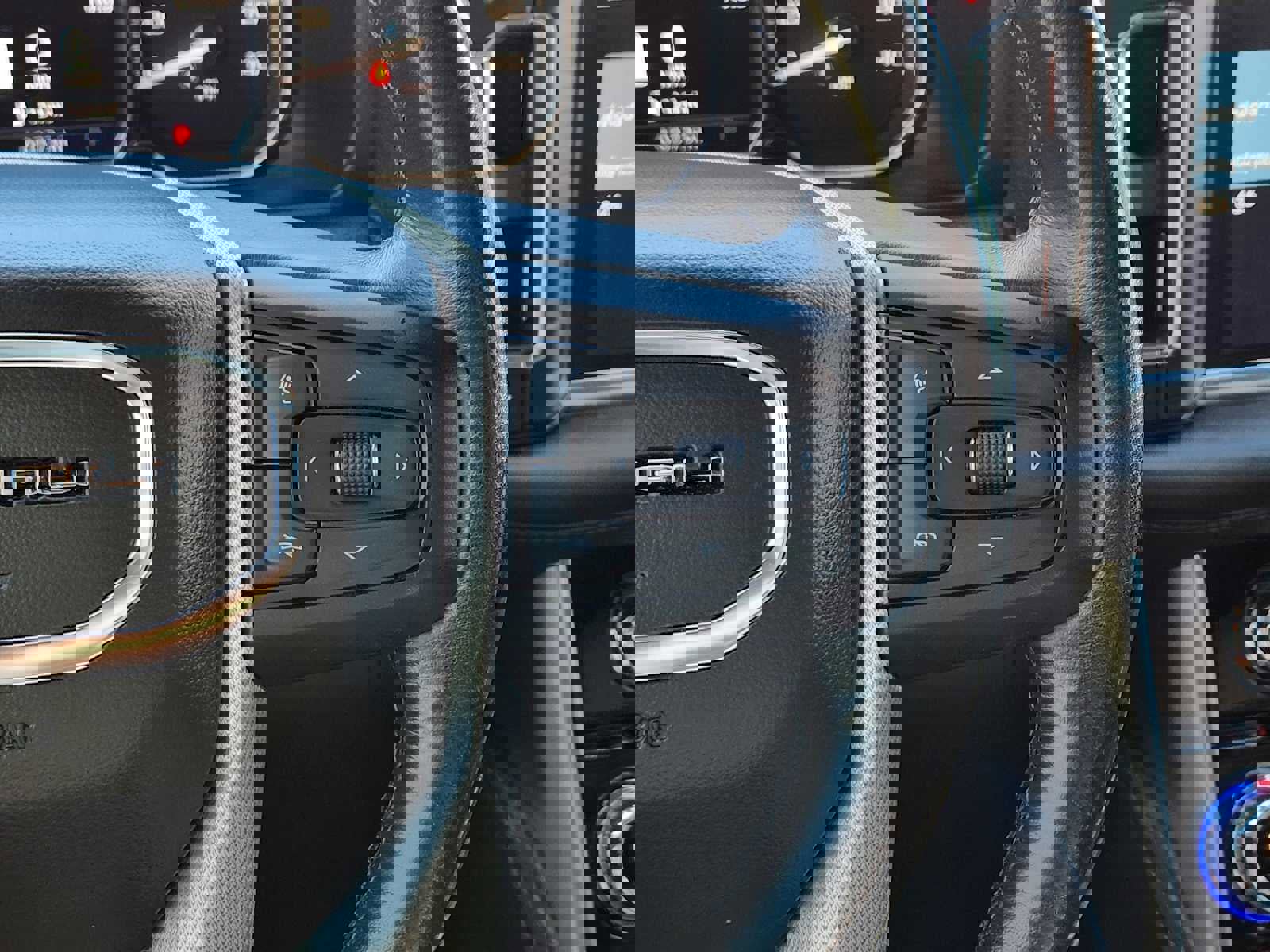 Used 2021 GMC Yukon Denali w/ Denali Premium Package image 21