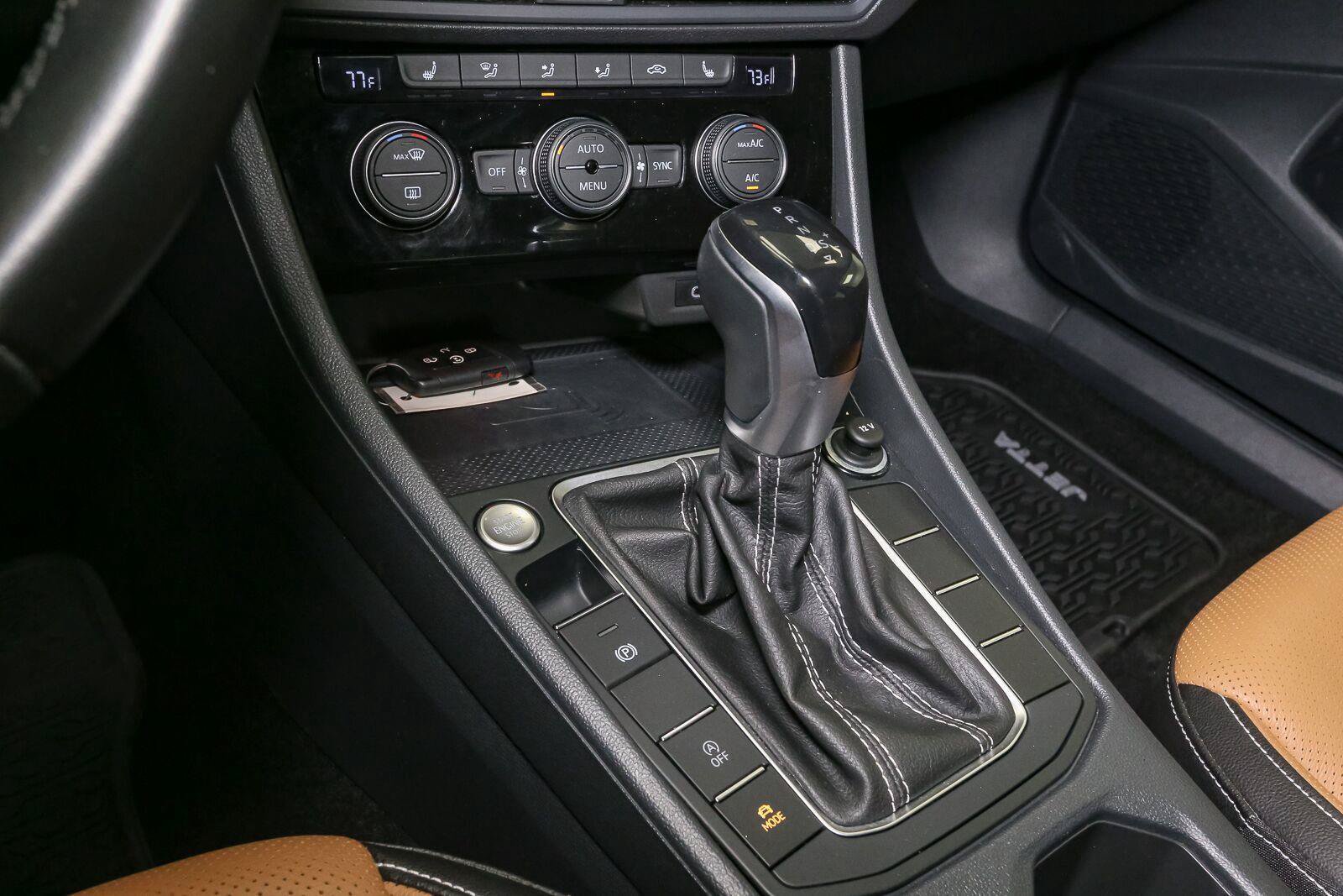 Certified 2023 Volkswagen Jetta SEL FWD image 36