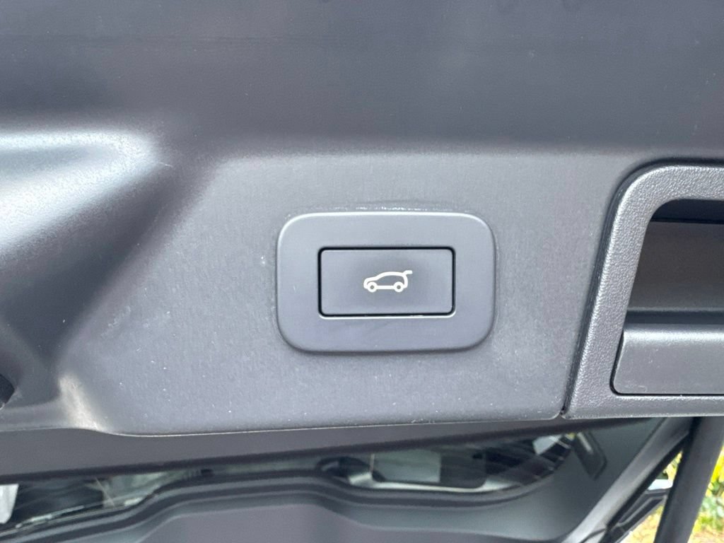 Used 2026 Land Rover Range Rover Velar Dynamic SE AWD/4WD image 8