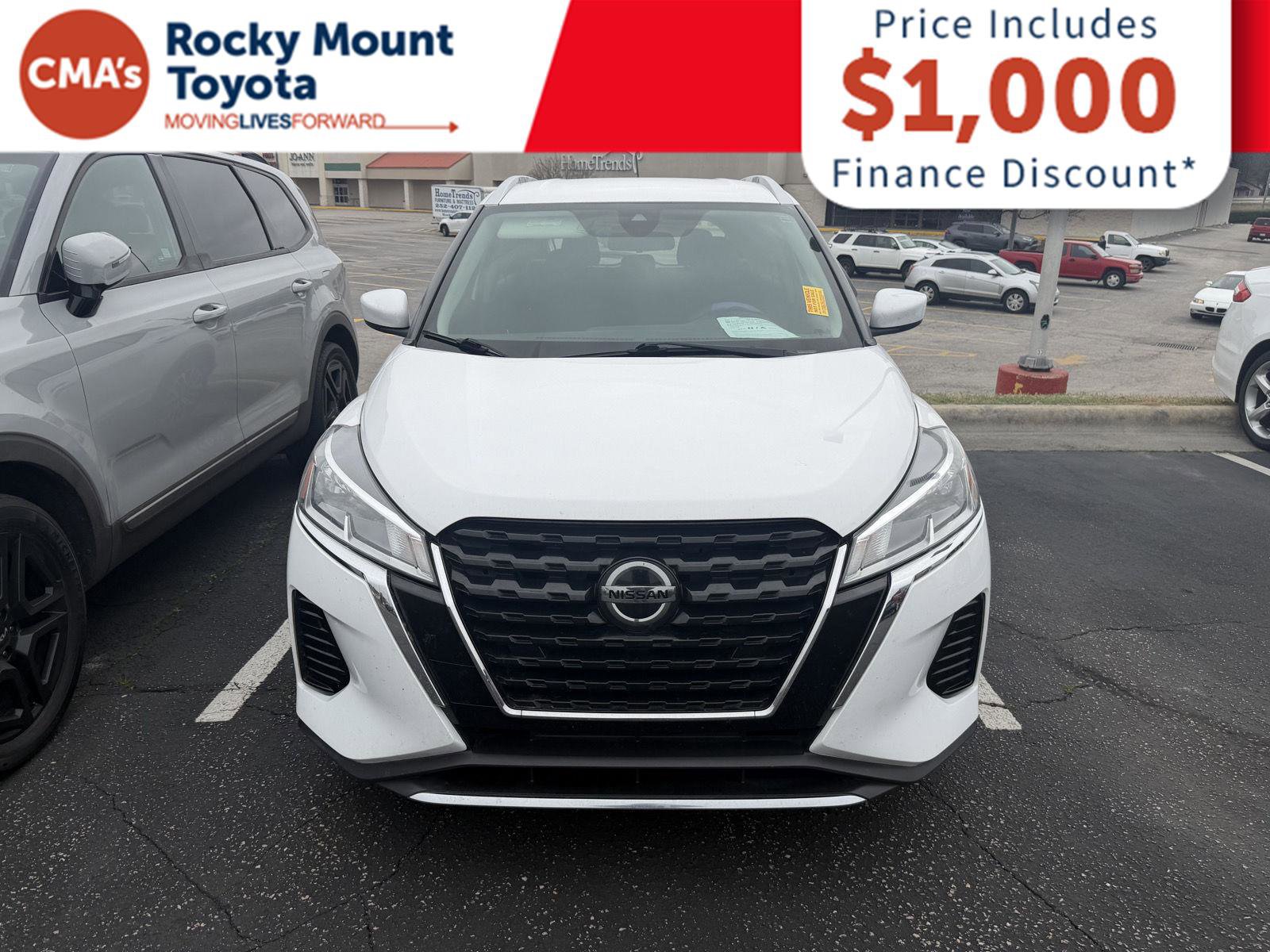 Used 2021 Nissan Kicks SV image 2