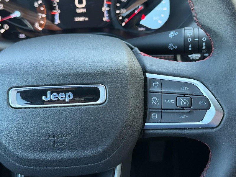 Used 2025 Jeep Compass Trailhawk AWD/4WD image 25
