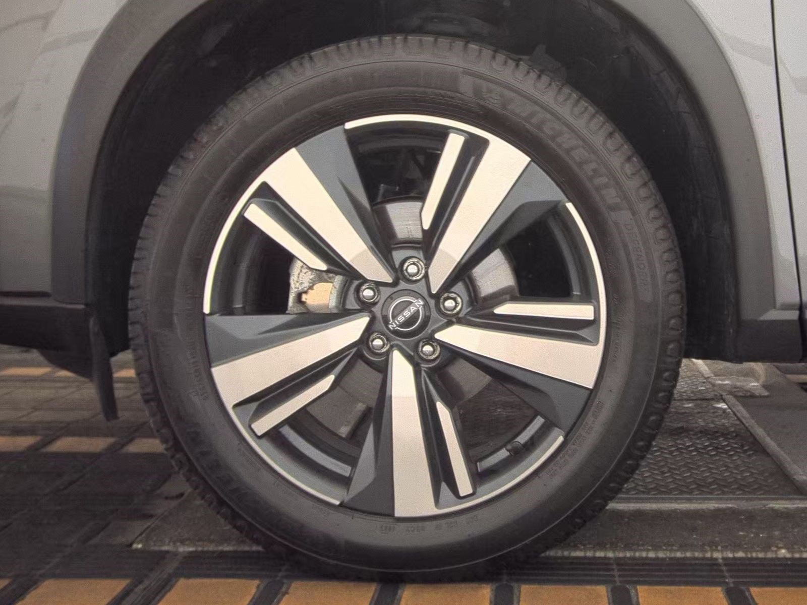 Used 2024 Nissan Rogue SL image 13