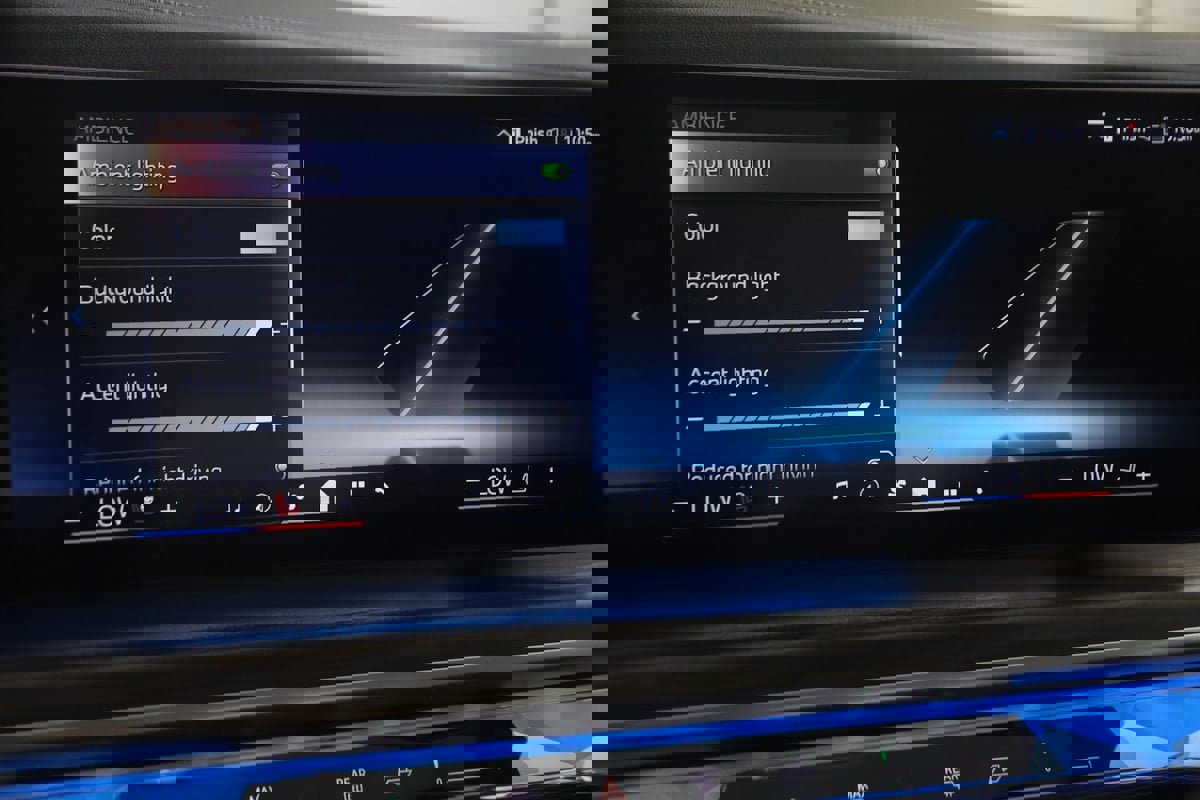 Used 2023 BMW 740i w/ Parking Assistance Package image 46