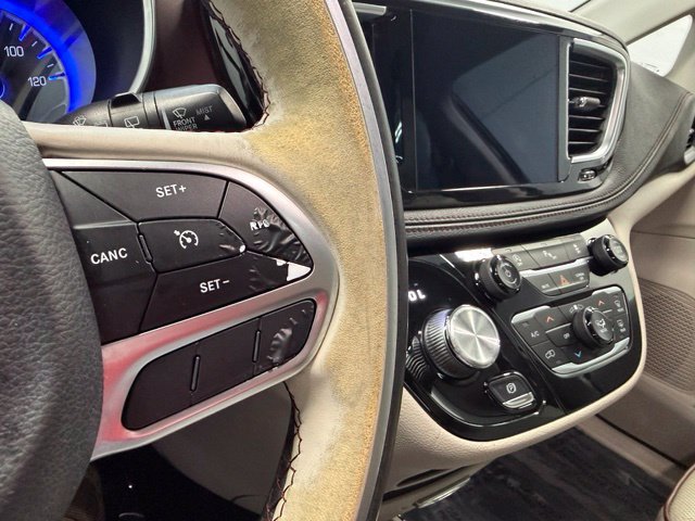 Used 2019 Chrysler Pacifica Limited FWD image 17
