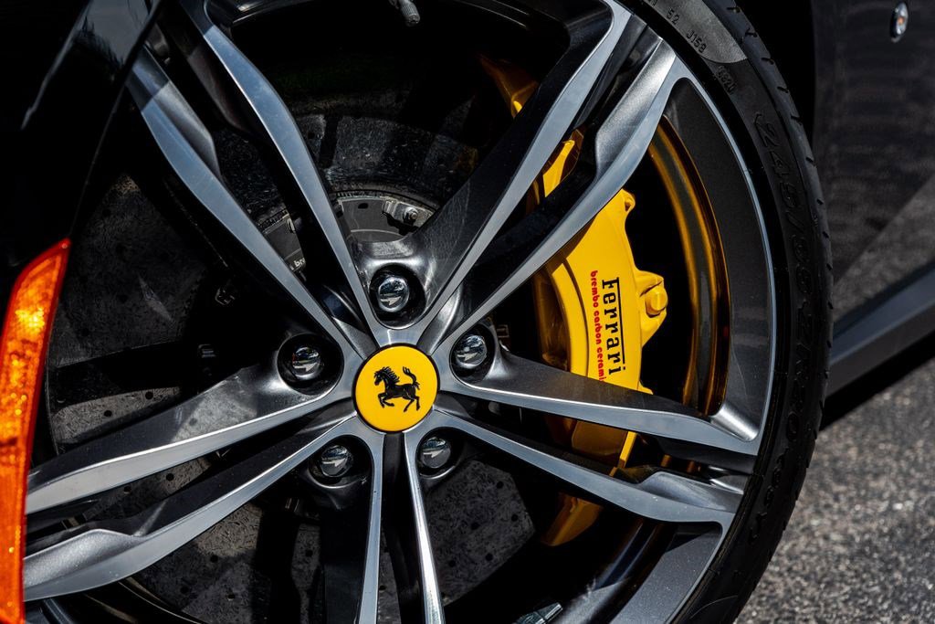 Used 2018 Ferrari GTC4Lusso AWD/4WD image 43