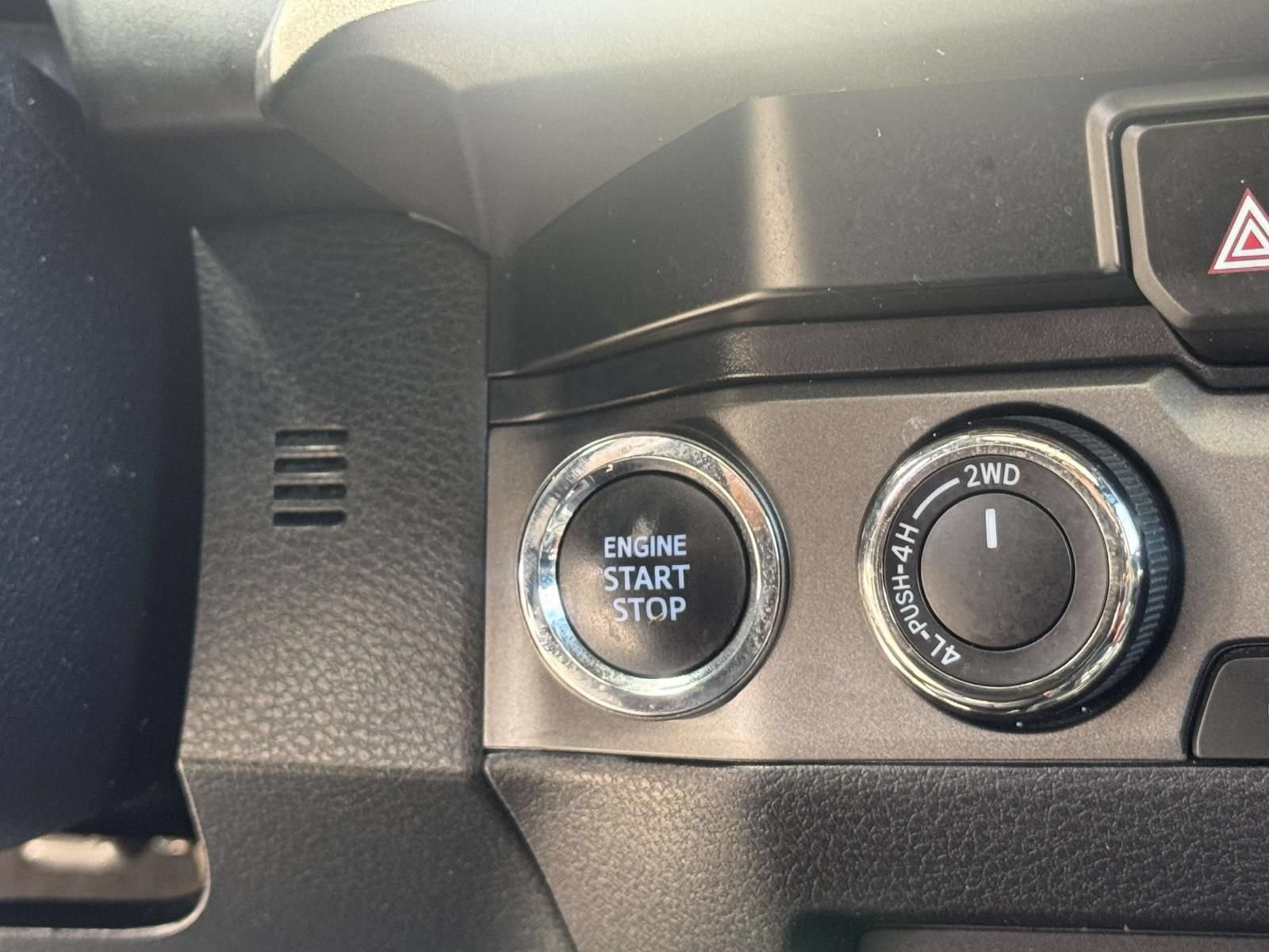 Used 2019 Toyota Tacoma TRD Sport AWD/4WD image 6