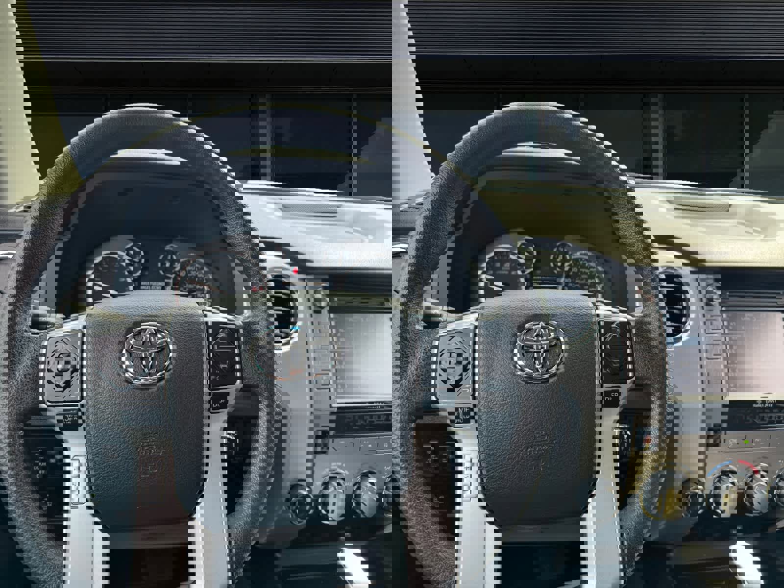 Used 2016 Toyota Tundra SR5 w/ SR5 Upgrade Package AWD/4WD image 3