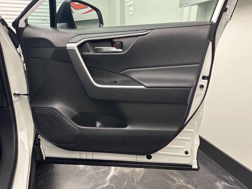 Used 2022 Toyota RAV4 XLE image 10