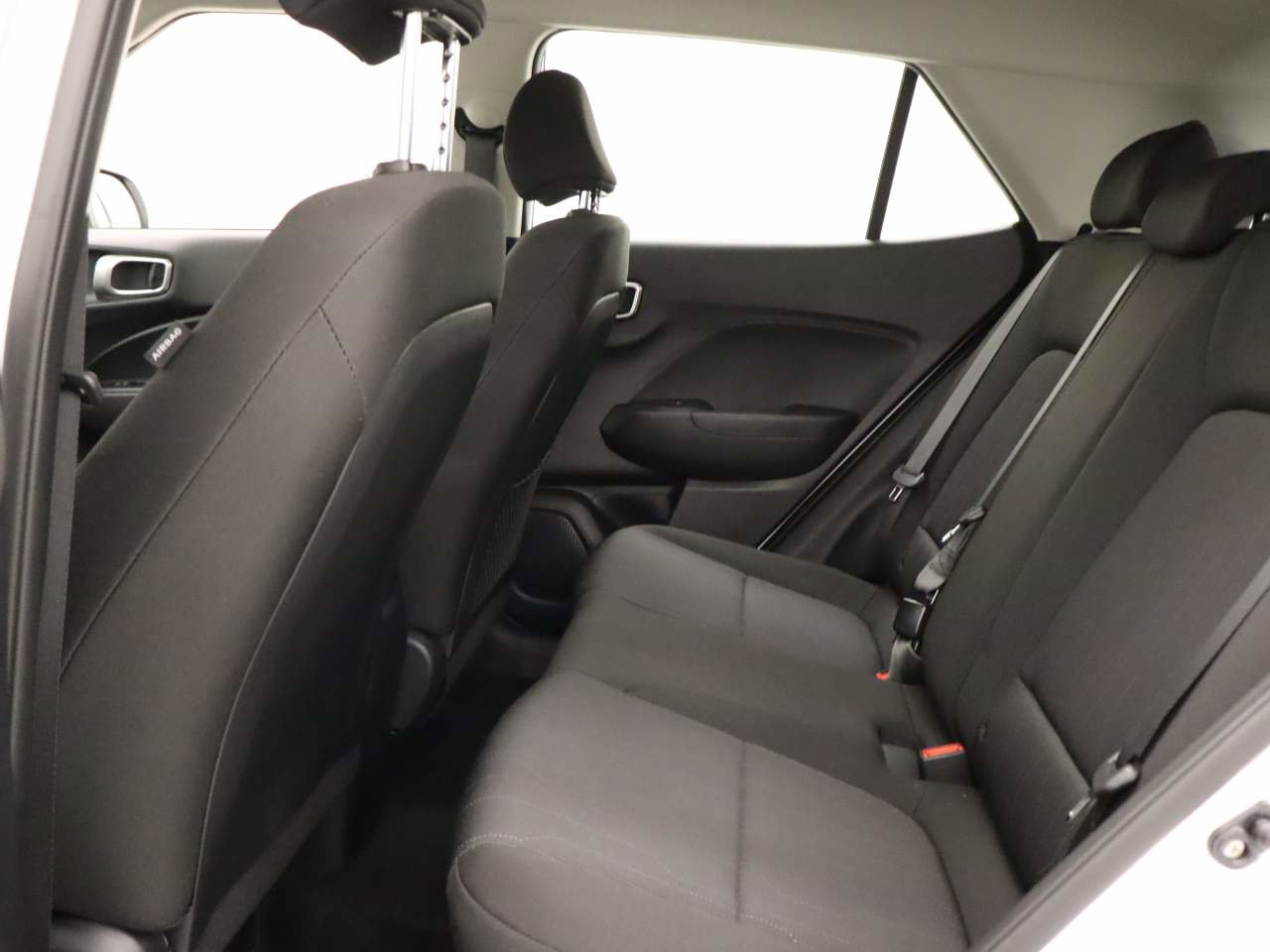 Used 2025 Hyundai Venue SE image 17