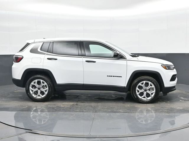 Used 2025 Jeep Compass Sport w/ Mopar Graphics Package AWD/4WD image 5