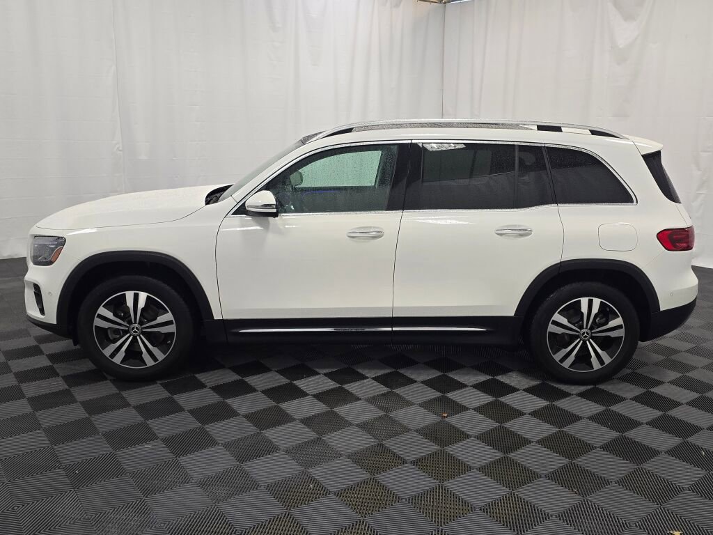 Used 2025 Mercedes-Benz GLB 250 4MATIC image 3